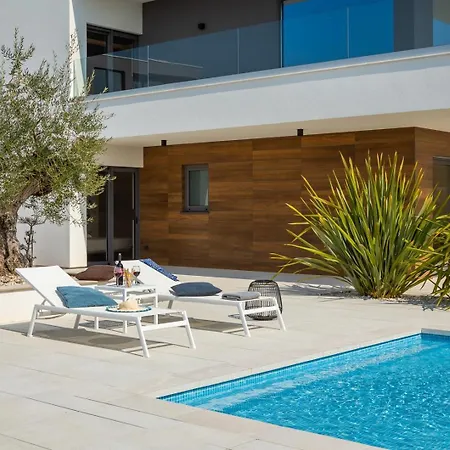 Villa Old Olive Vii By Vivi Rent