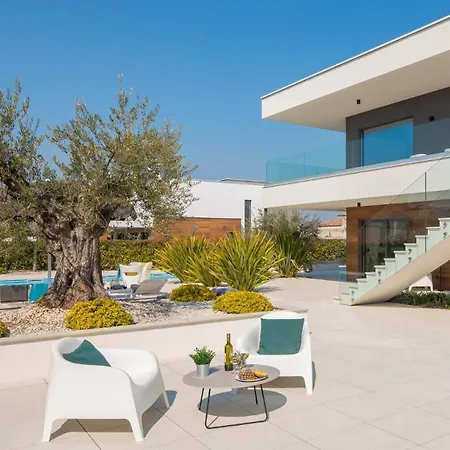 Villa Old Olive Vii By Vivi Rent *